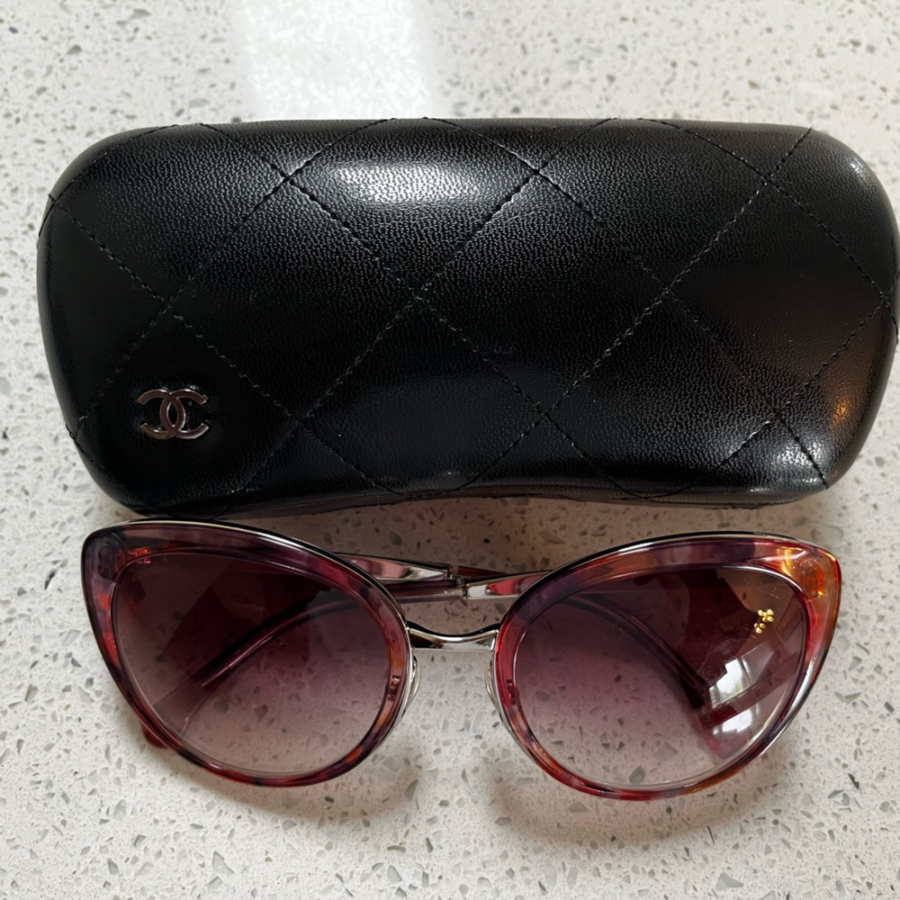 Cute and dainty pink CHANEL Sunglasses!